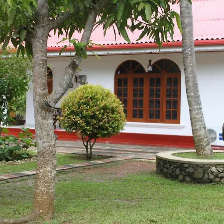Ocean Villa Zuid-Dikwella Buitenkant foto